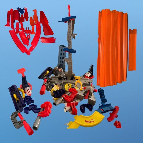 Huge Lot of Hot Wheels Playsets, Tracks & Accessories - Picture 1 of 8